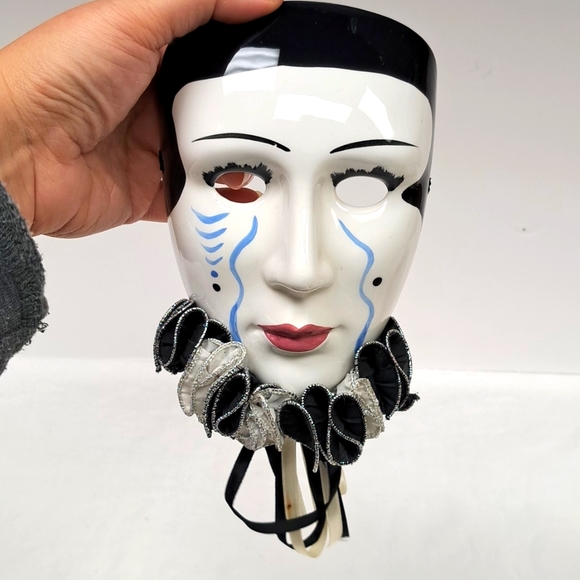 Vintage 1980’s handpainted harlequin ceramic mask wall hanging - Picture 2 of 6